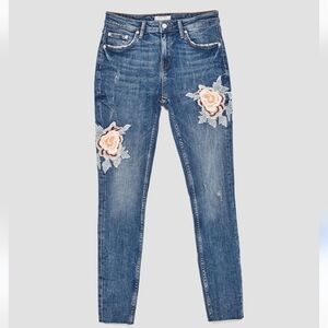 Zara Mid Rise Embroidered Distressed Raw Cuff Skinny Jeans  Size 4